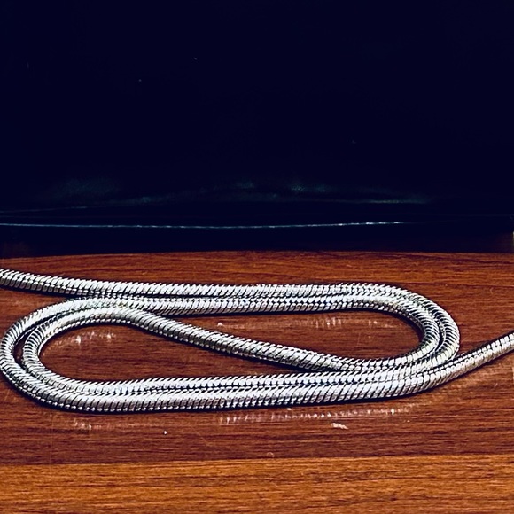 🌟HP🌟VTG 1990-2000s GUESS Matte Black Faux Patent Leather Shoulder Bag - Picture 5 of 13